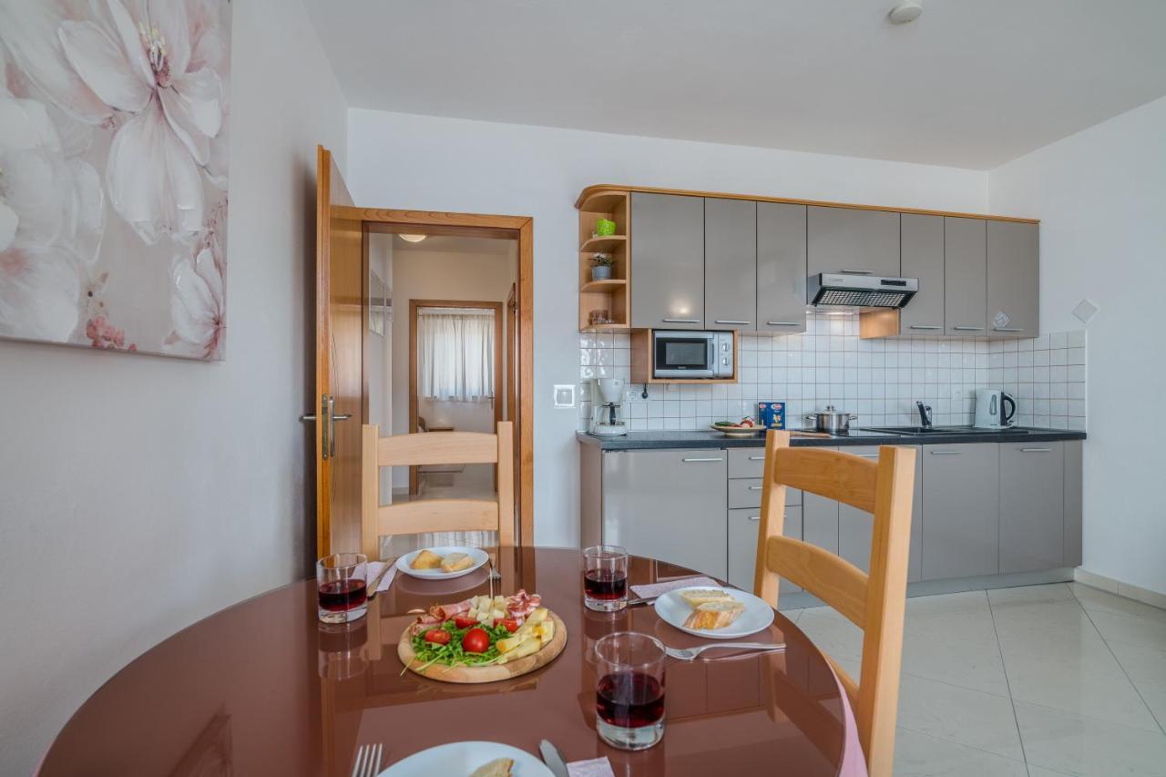 Apartments Kvarner Малинска Екстериор снимка