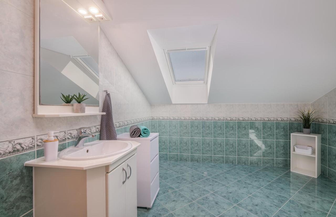 Apartments Kvarner Малинска Екстериор снимка