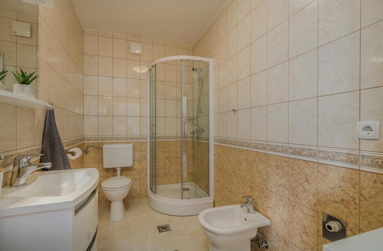 Apartments Kvarner Малинска Екстериор снимка