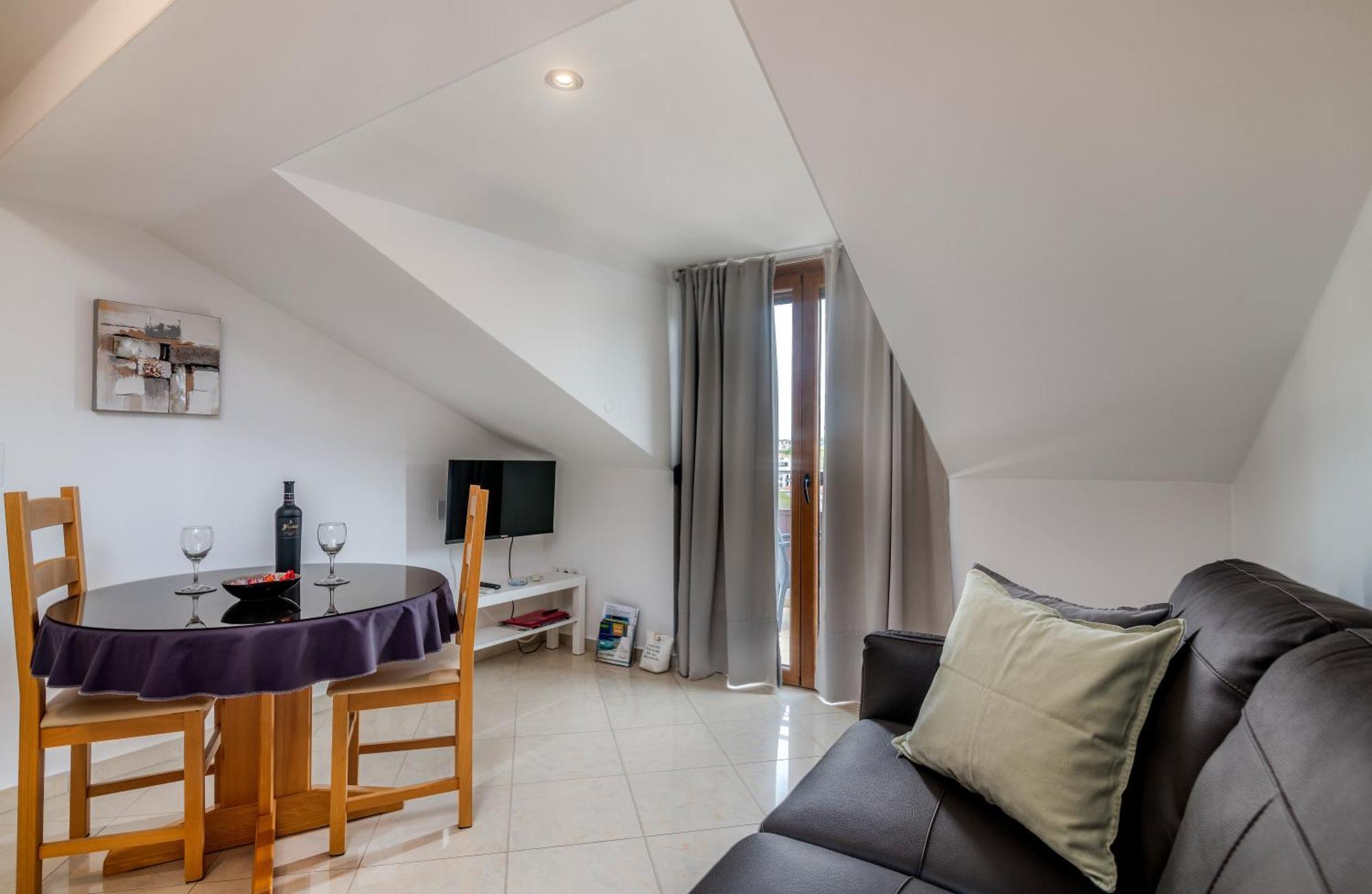 Apartments Kvarner Малинска Екстериор снимка