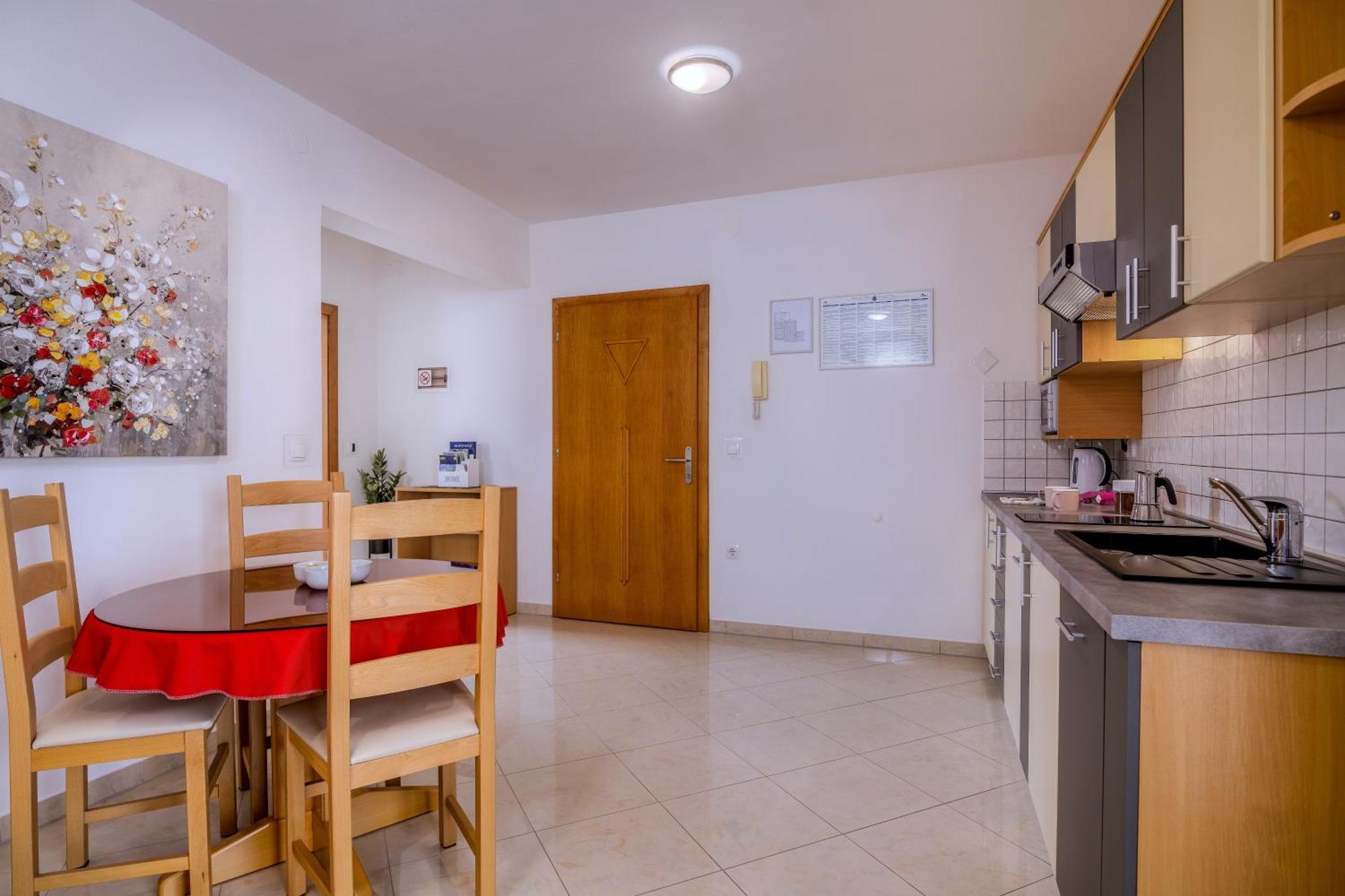 Apartments Kvarner Малинска Екстериор снимка